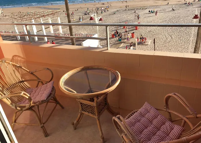 Apartment Mirando Al Mar Con Wifi Y Terraza 1ª Linea Playa Cádiz